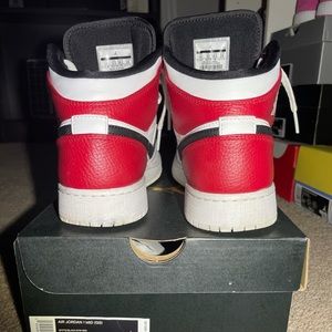 Air Jordan 1 MID
